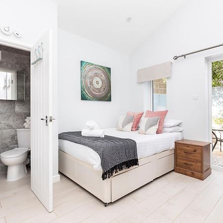 New, Stylish Studio Flat With Private Patio And Free On-Street Parking Check Out At 11Am Bournemouth Luaran gambar