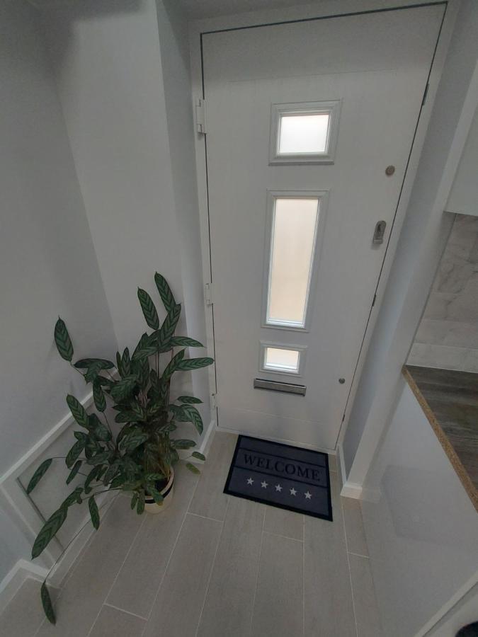 New, Stylish Studio Flat With Private Patio And Free On-Street Parking Check Out At 11Am Bournemouth Luaran gambar