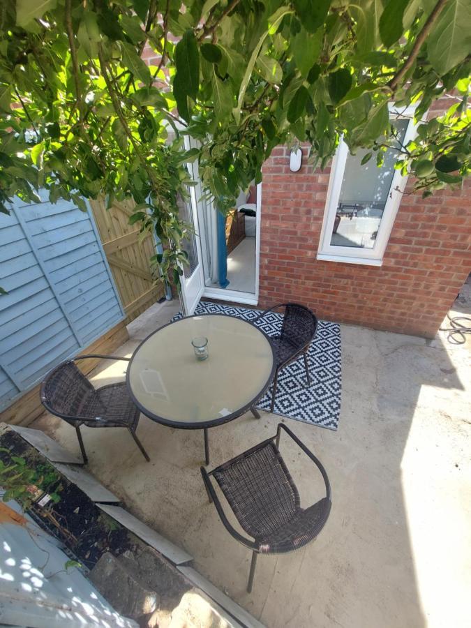 New, Stylish Studio Flat With Private Patio And Free On-Street Parking Check Out At 11Am Bournemouth Luaran gambar
