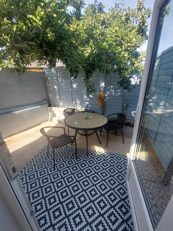 New, Stylish Studio Flat With Private Patio And Free On-Street Parking Check Out At 11Am Bournemouth Luaran gambar