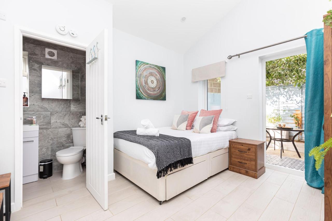 New, Stylish Studio Flat With Private Patio And Free On-Street Parking Check Out At 11Am Bournemouth Luaran gambar