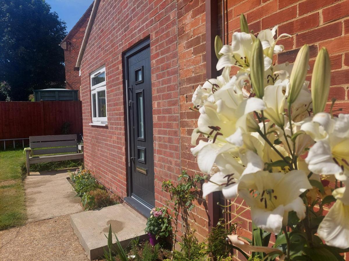 New, Stylish Studio Flat With Private Patio And Free On-Street Parking Check Out At 11Am Bournemouth Luaran gambar