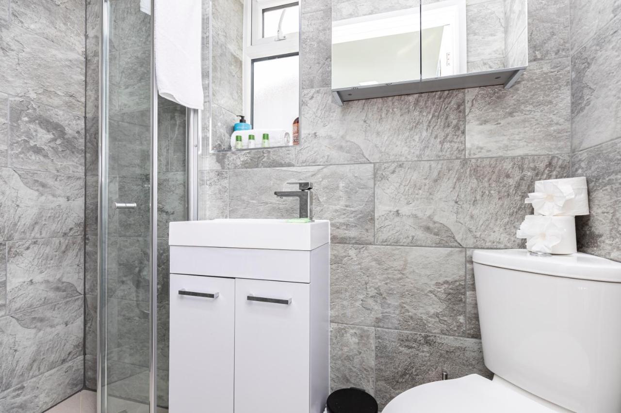 New, Stylish Studio Flat With Private Patio And Free On-Street Parking Check Out At 11Am Bournemouth Luaran gambar