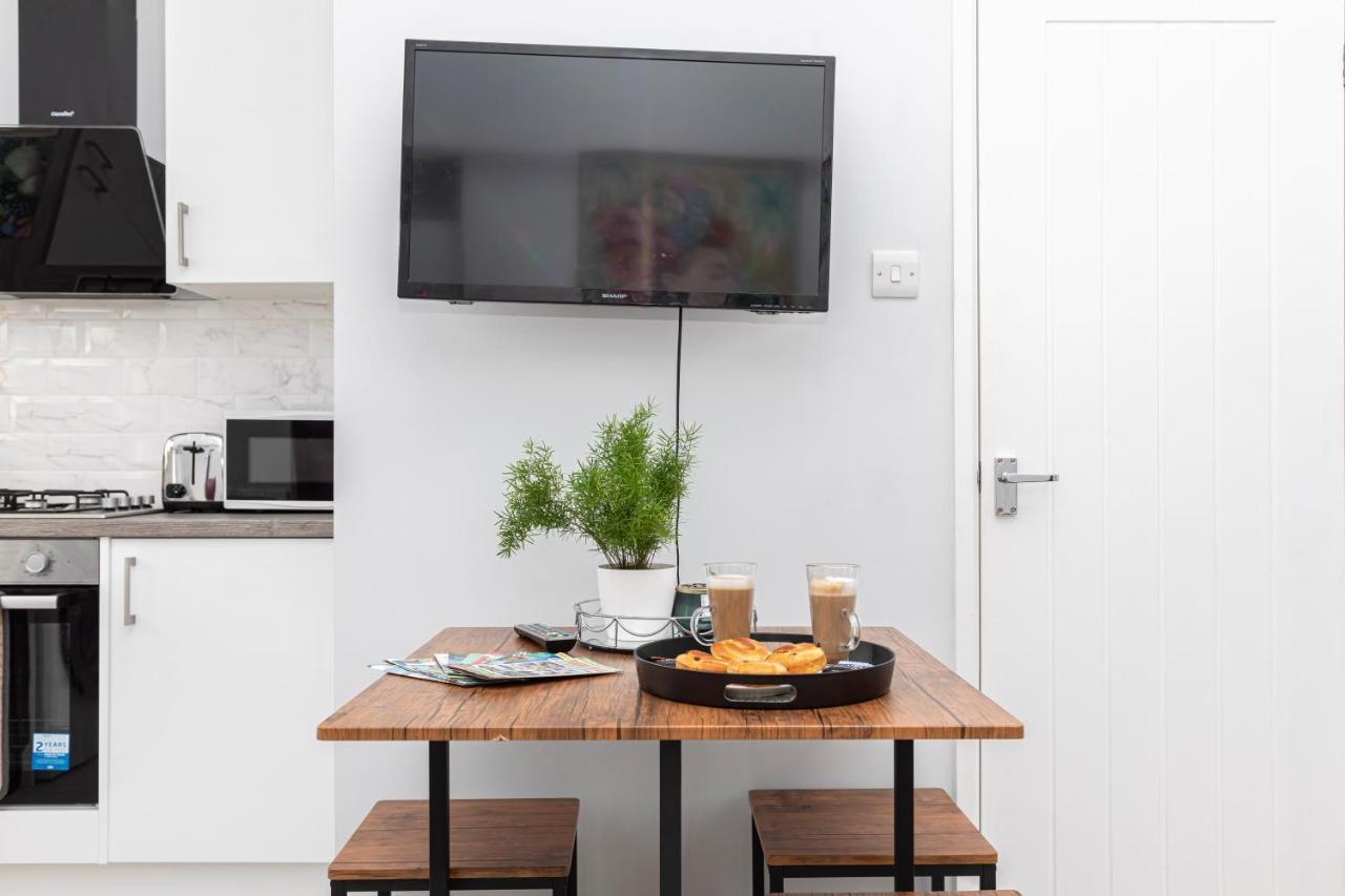 New, Stylish Studio Flat With Private Patio And Free On-Street Parking Check Out At 11Am Bournemouth Luaran gambar