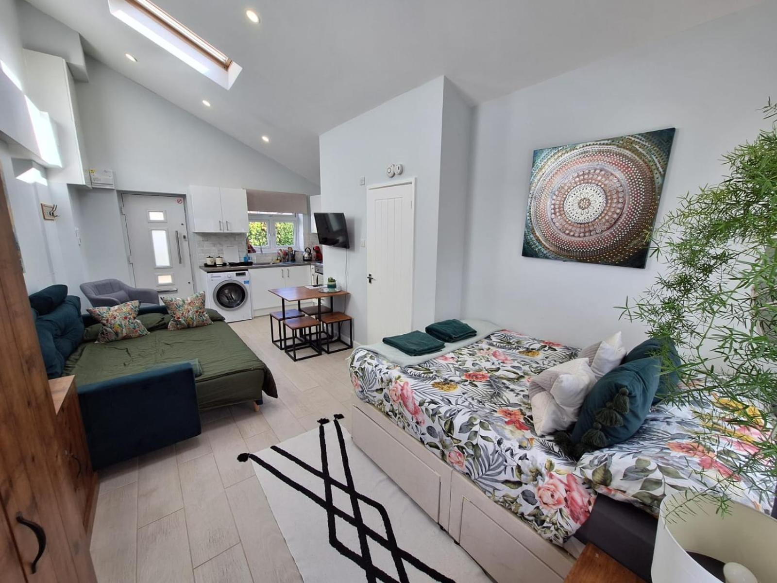 New, Stylish Studio Flat With Private Patio And Free On-Street Parking Check Out At 11Am Bournemouth Luaran gambar