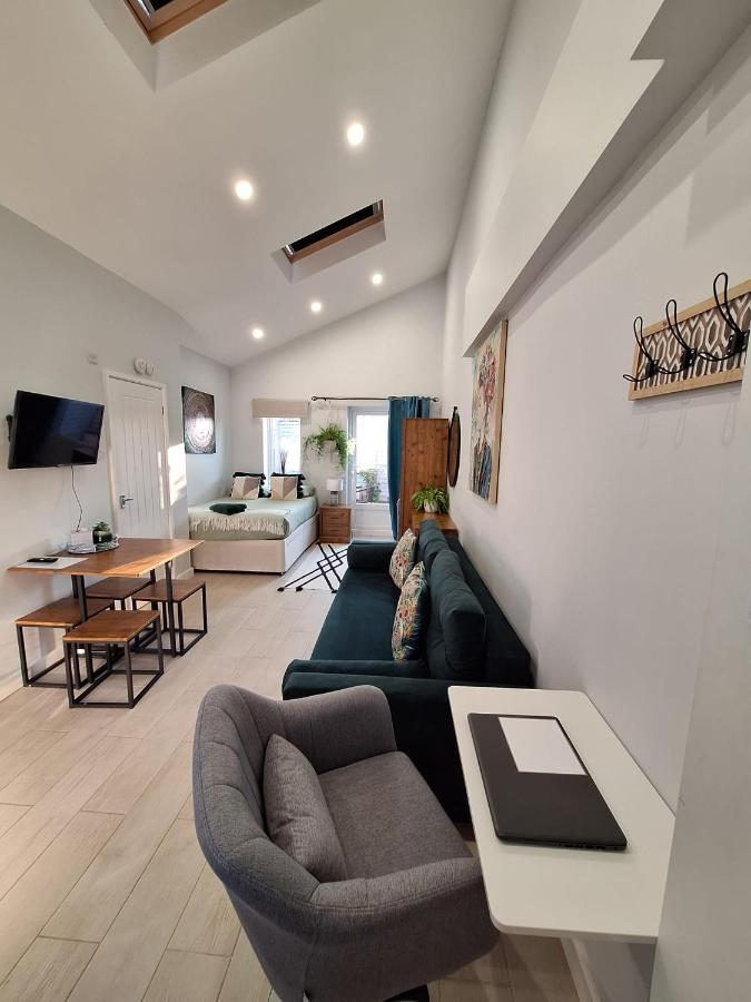 New, Stylish Studio Flat With Private Patio And Free On-Street Parking Check Out At 11Am Bournemouth Luaran gambar